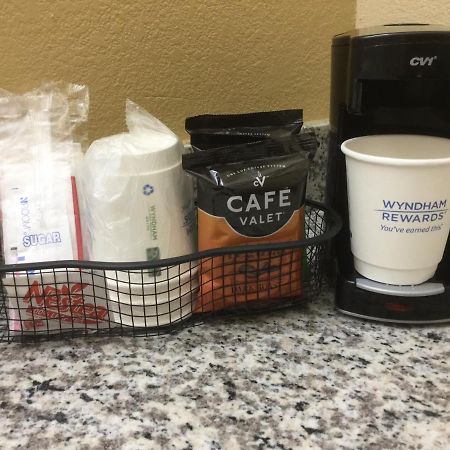 Days Inn By Wyndham Clinton - Laurens I-26 Bagian luar foto
