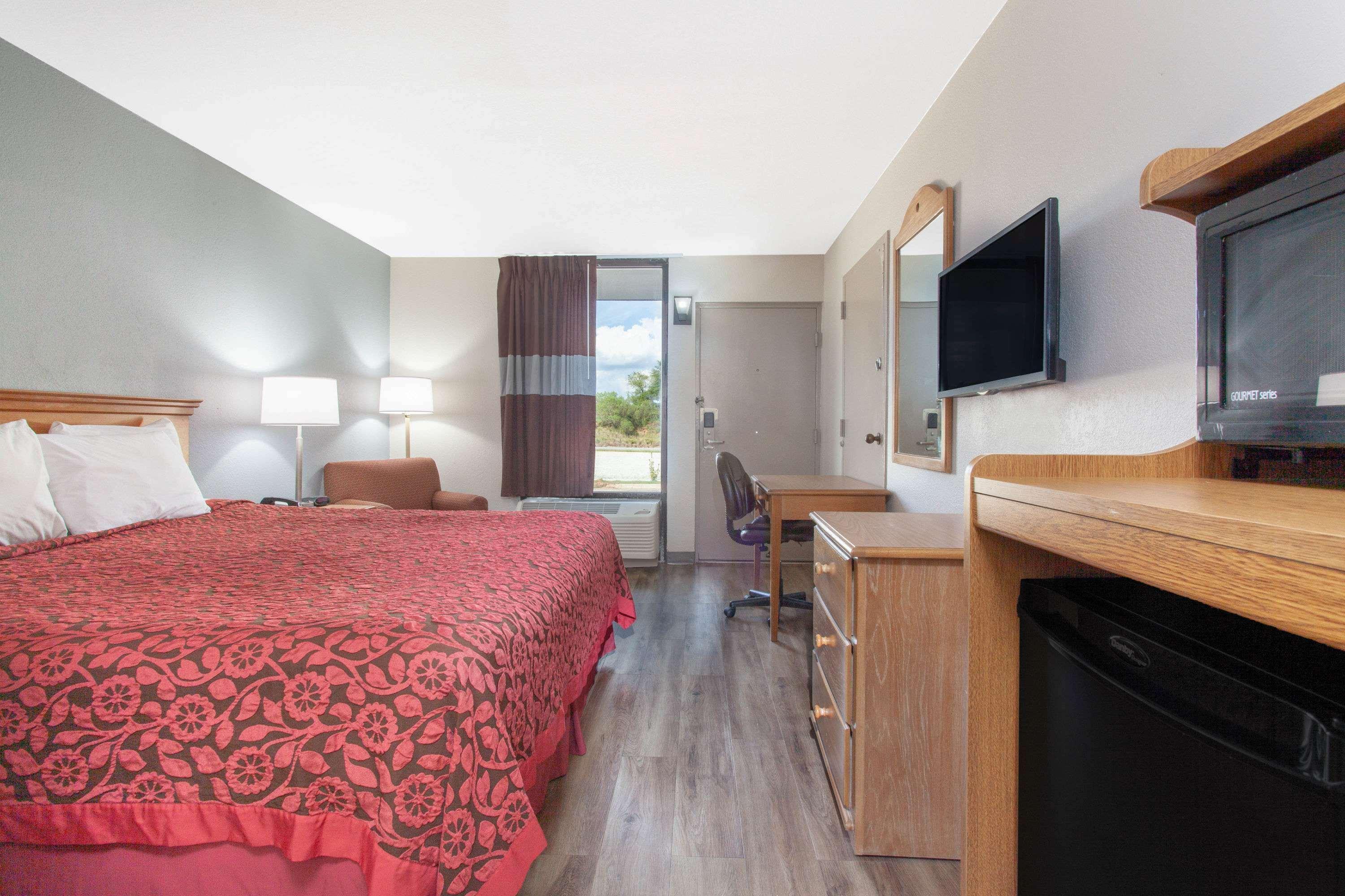 Days Inn By Wyndham Clinton - Laurens I-26 Bagian luar foto