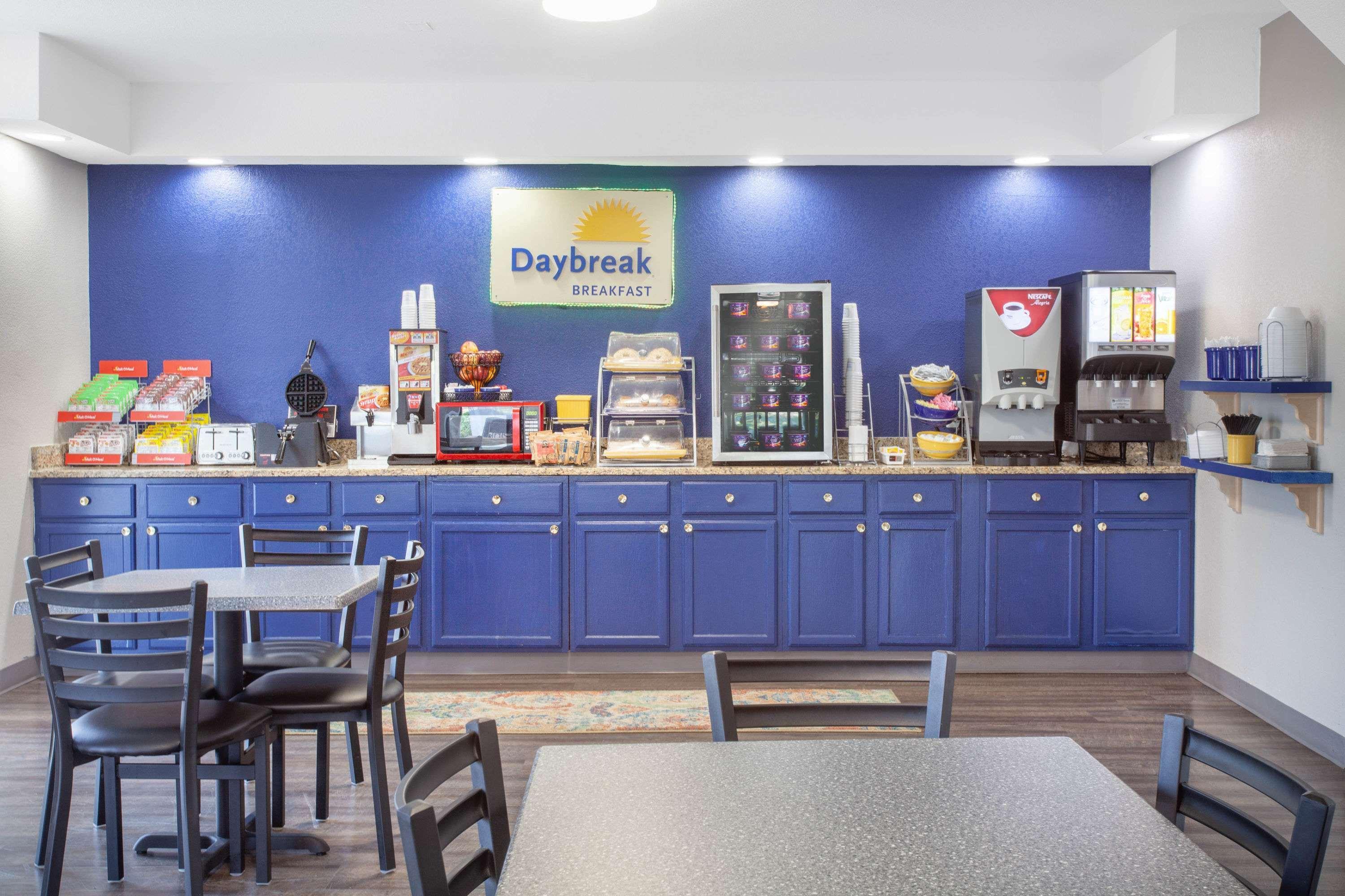 Days Inn By Wyndham Clinton - Laurens I-26 Bagian luar foto